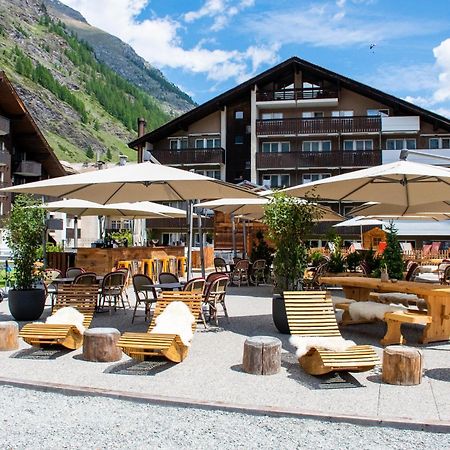 Schweizerhof Zermatt - A Small Luxury Hotel Bagian luar foto