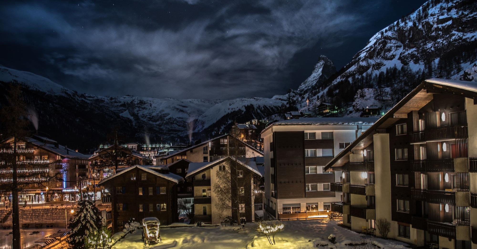 Schweizerhof Zermatt - A Small Luxury Hotel Bagian luar foto