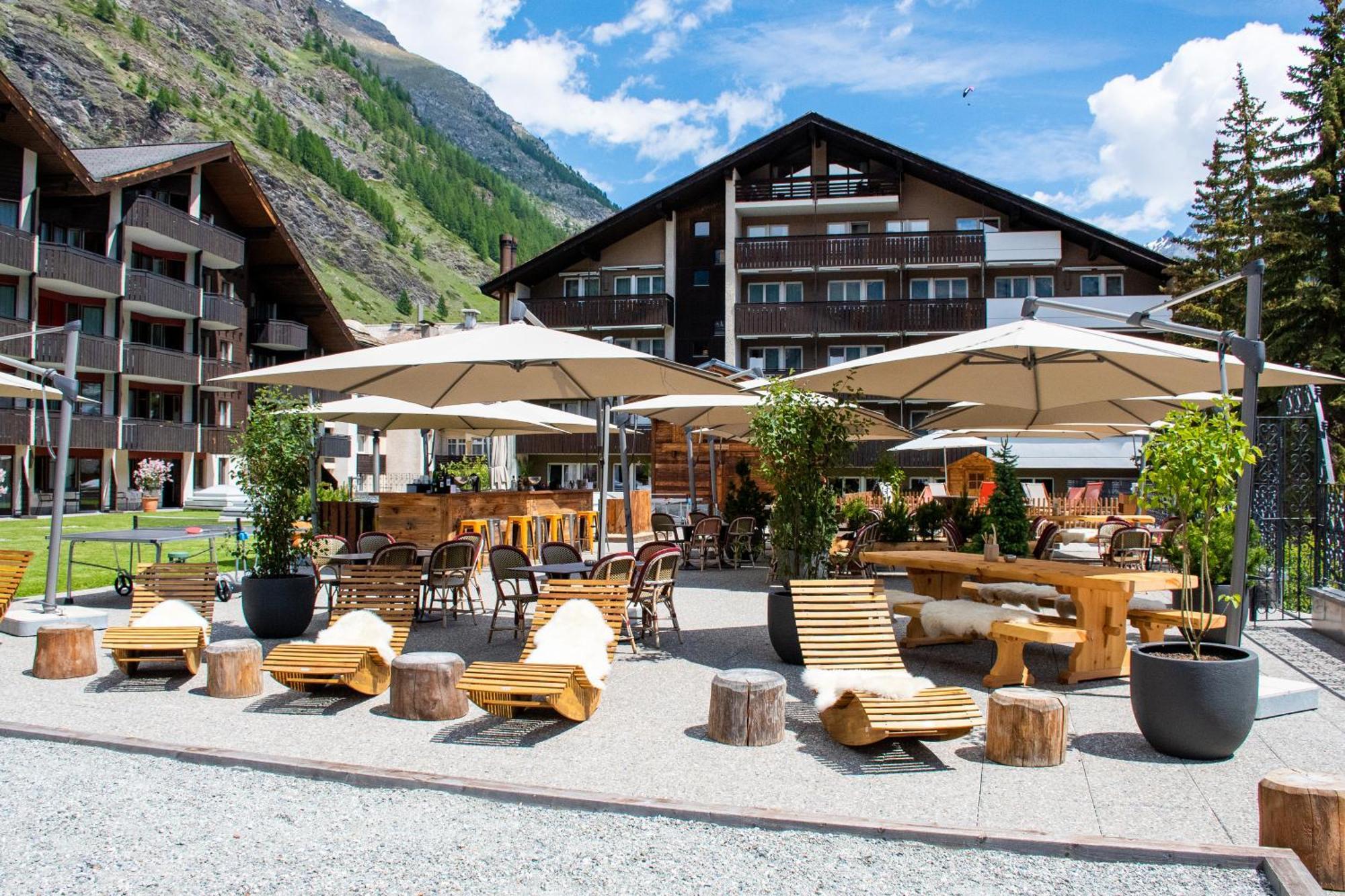 Schweizerhof Zermatt - A Small Luxury Hotel Bagian luar foto